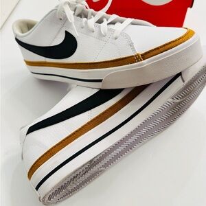 NIKE | NWT* | w11m9 | court legacy